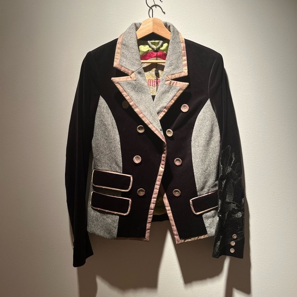 Velvet Detailed St. Martins Designer Blazer - Picture 4 of 7